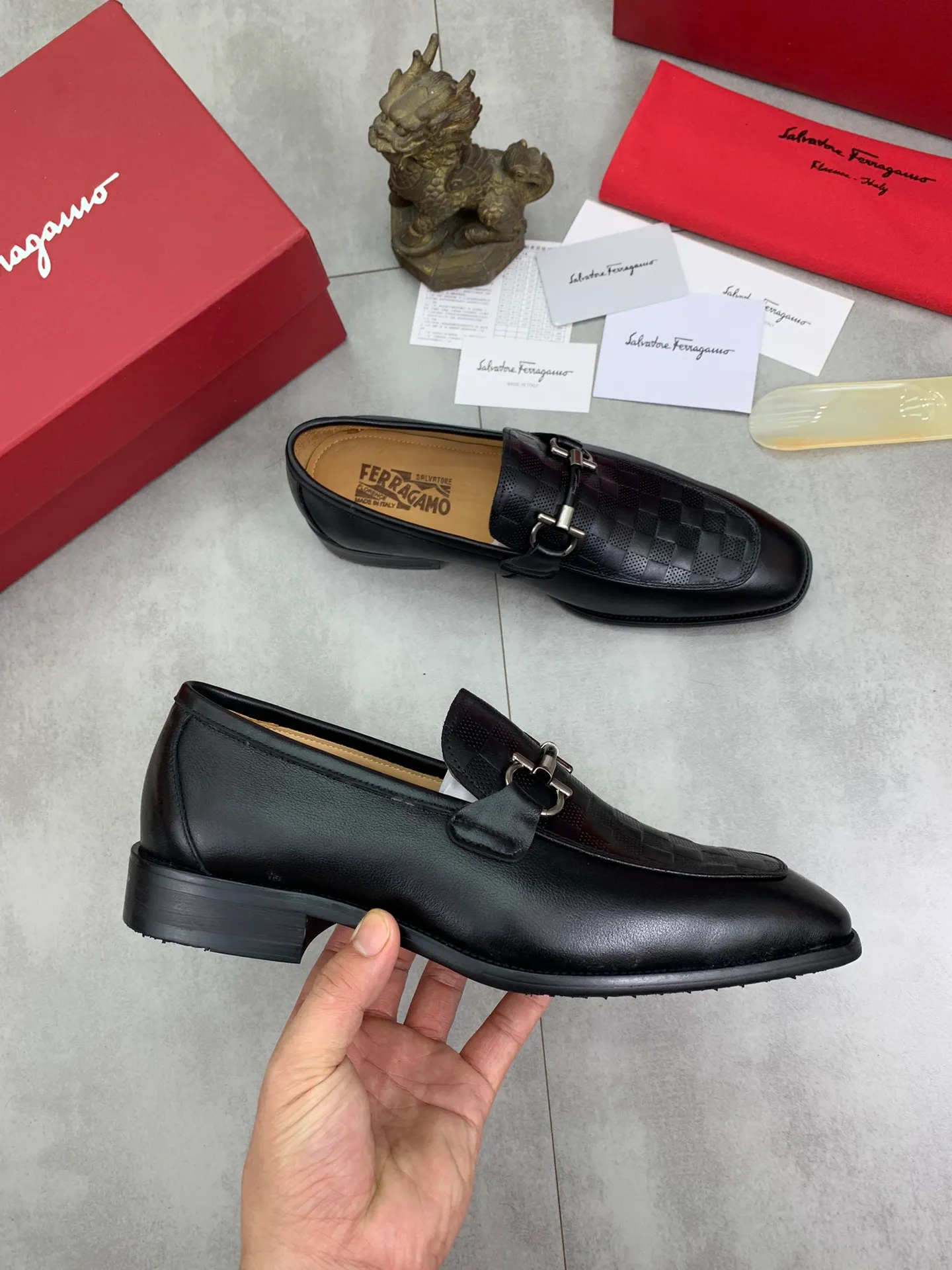 Men's Men's Shoes 💰P460💰[New Style] Water-dyed Niuli 🆘[Salvatore Ferragamo] Ferragamo's latest casual business leather shoes for men! Available at counters simultaneously! The fabric is made of specially imported original pebbled calfskin, and the lining is made of imported water-dyed cowhide. It is absolutely luxurious and leads the fashion trend. Matching code: 38-45 (46 can be customized) multiple colors available